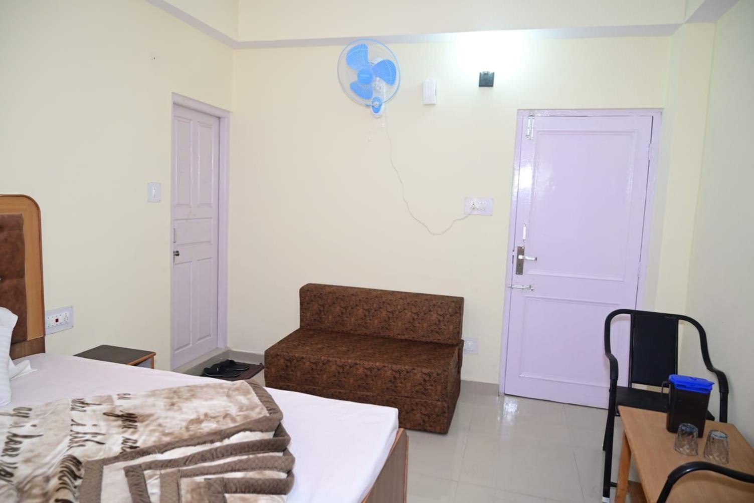 Krishna B&B Near Mall Road Shimla Ngoại thất bức ảnh